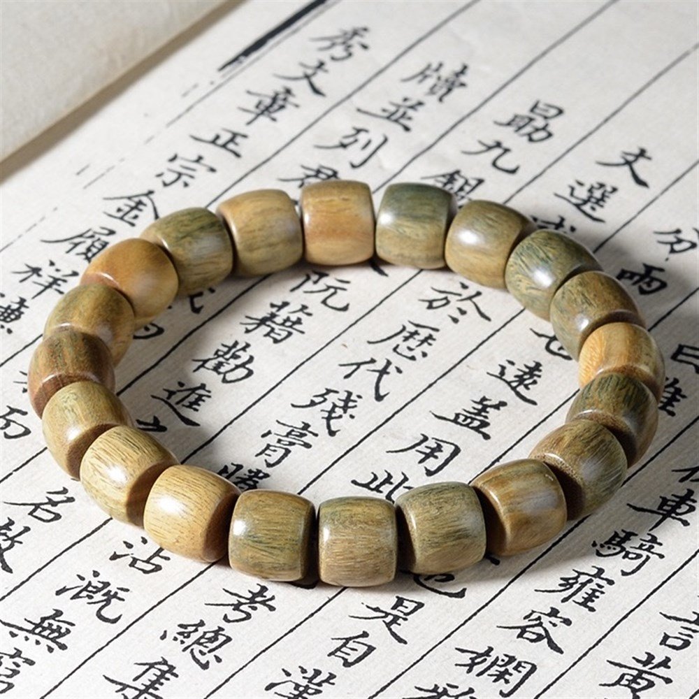 Green sandalwood straight-cut barrel bead bracelet